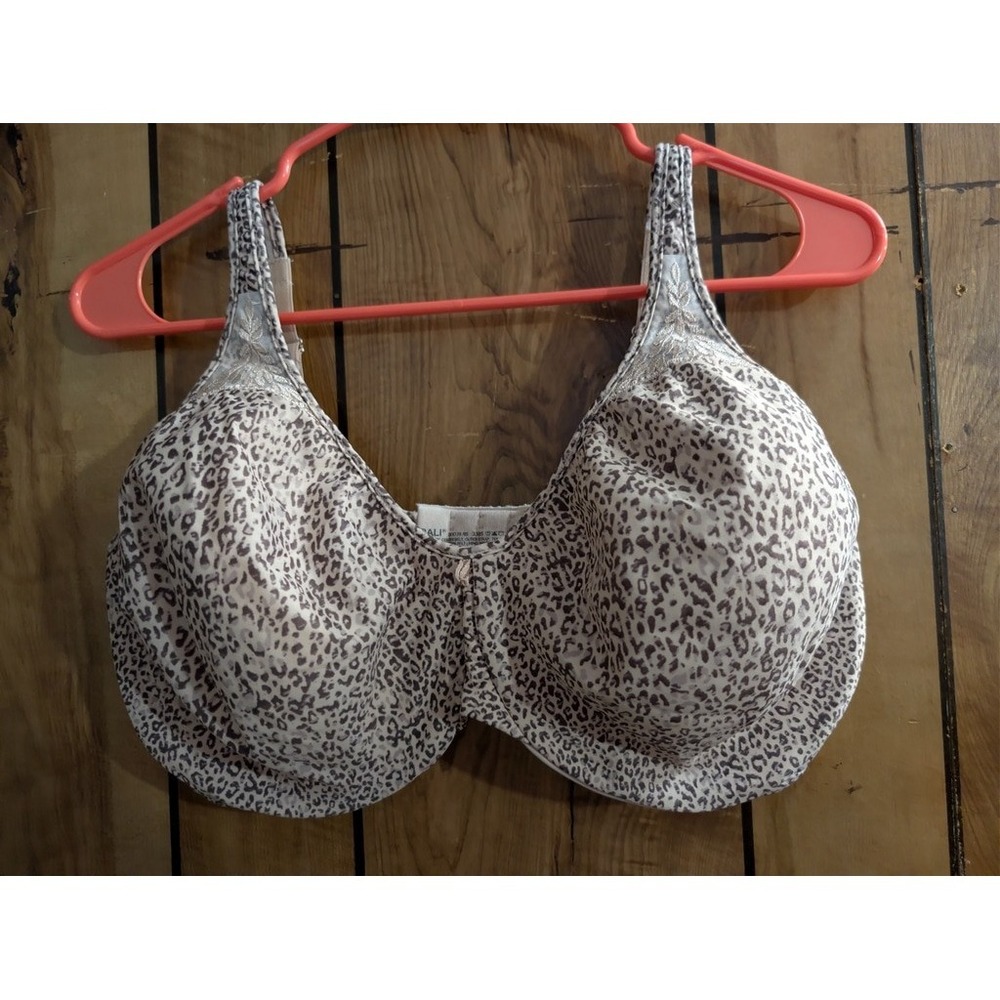 Bali Comfort Revolution Leopard Print Underwire Bra 38DDD Beige Animal Print